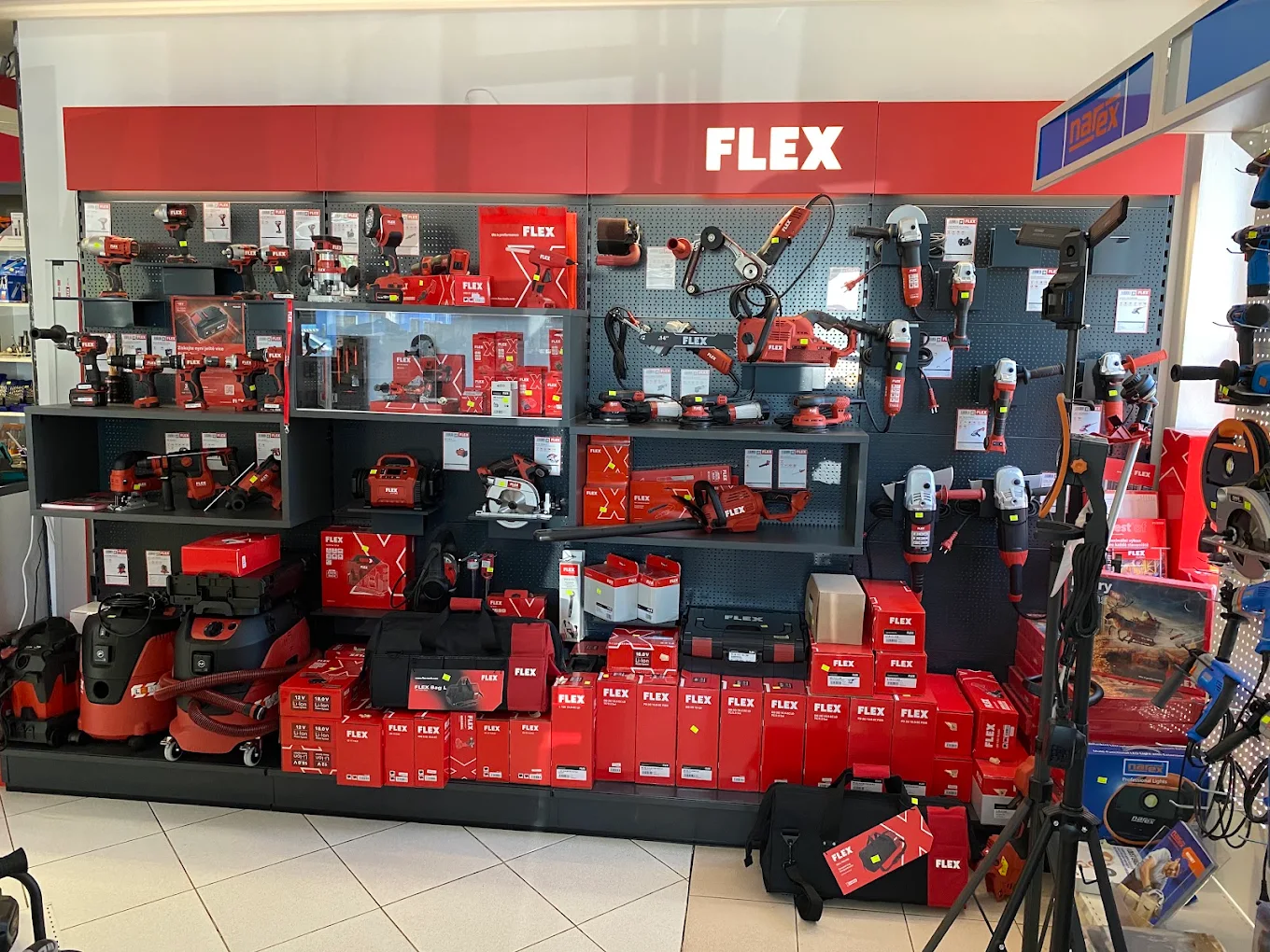 Interiér prodejny – nářadí Flex